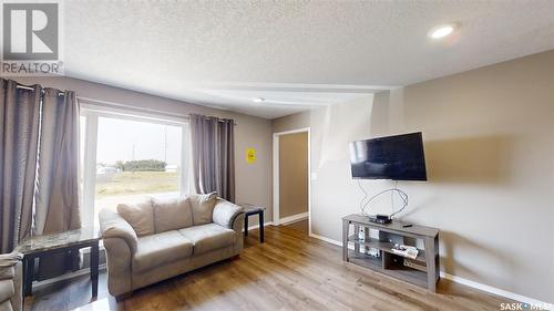 712 713 714 716 Columbia Avenue, Kerrobert, SK - Indoor Photo Showing Living Room