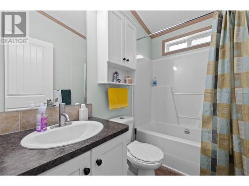 2715 Fraser Road, Anglemont, BC - Indoor Photo Showing Bathroom