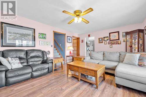 301 Sherry Rd, Tweed, ON - Indoor Photo Showing Living Room