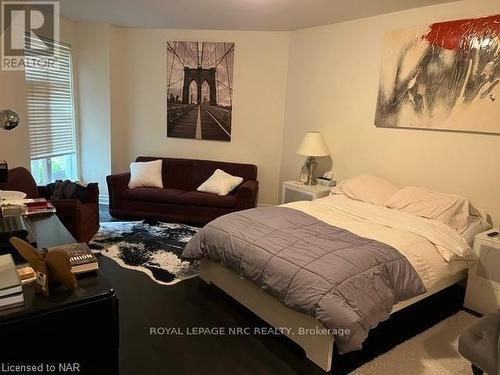 #109S -225 Ricardo St, Niagara-On-The-Lake, ON - Indoor Photo Showing Bedroom