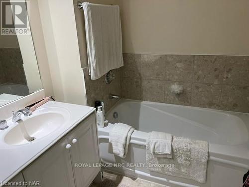 #109S -225 Ricardo St, Niagara-On-The-Lake, ON - Indoor Photo Showing Bathroom