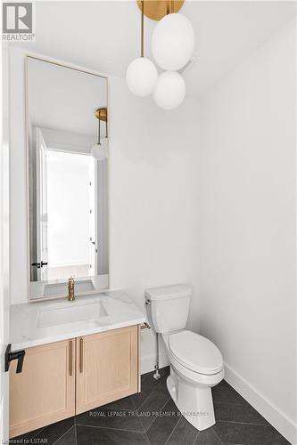 1390 Bush Hill Link, London, ON - Indoor Photo Showing Bathroom