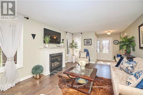 98 Cardinal Cres, Welland, ON - Indoor Photo Showing Living Room With Fireplace