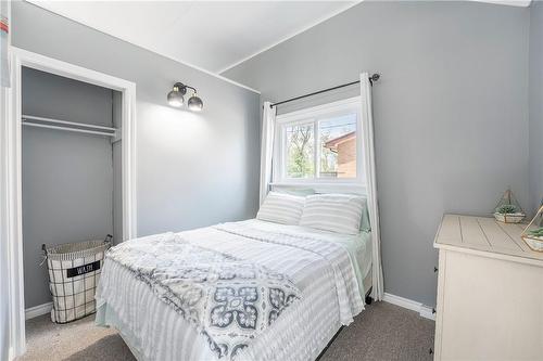 18 Winger Bay Lane, Selkirk, ON - Indoor Photo Showing Bedroom