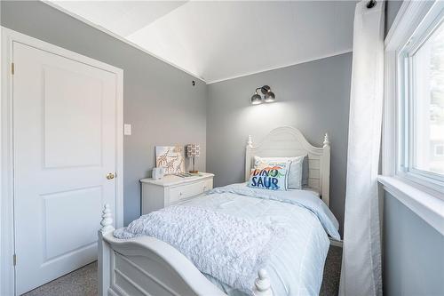 18 Winger Bay Lane, Selkirk, ON - Indoor Photo Showing Bedroom
