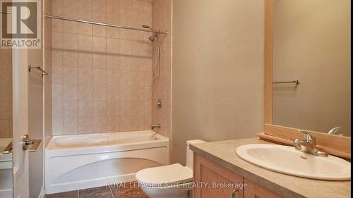 801 - 44 Bond Street W, Oshawa, ON - Indoor Photo Showing Bathroom