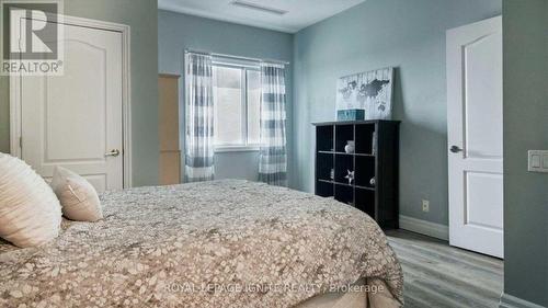 #801 -44 Bond St W, Oshawa, ON - Indoor Photo Showing Bedroom