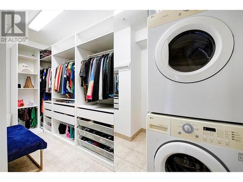 2120 Shannon Ridge Drive Unit# 106, West Kelowna, BC - Indoor Photo Showing Laundry Room