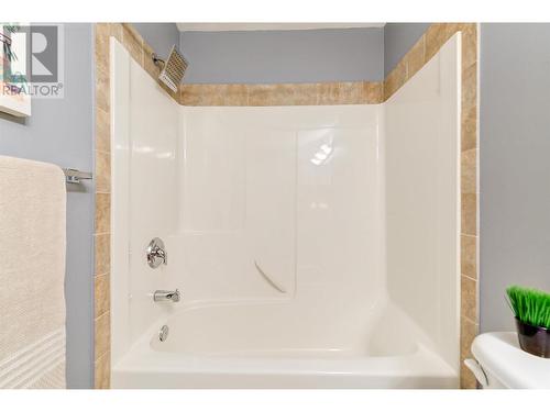 2120 Shannon Ridge Drive Unit# 106, West Kelowna, BC - Indoor Photo Showing Bathroom