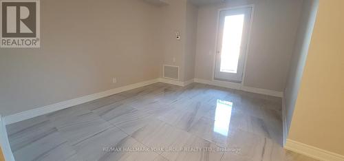 #207 -32 Wellington St E, Aurora, ON - Indoor Photo Showing Other Room