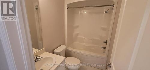 #207 -32 Wellington St E, Aurora, ON - Indoor Photo Showing Bathroom