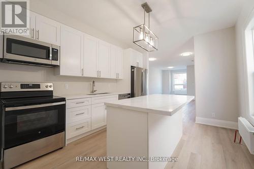 115 Edwin Avenue, Toronto, ON - Indoor Photo Showing Kitchen With Upgraded Kitchen