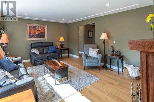 119 St Andrews Drive, Kaleden, BC - Indoor Photo Showing Living Room