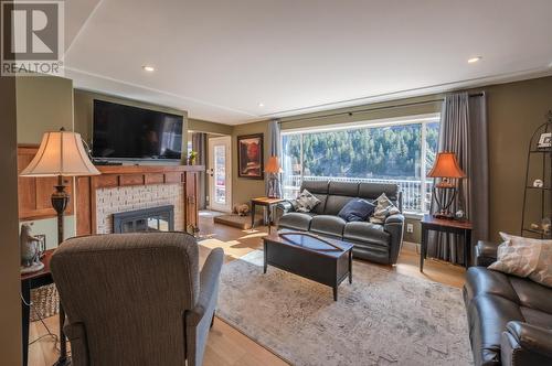 119 St Andrews Drive, Kaleden, BC - Indoor Photo Showing Living Room With Fireplace