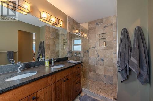 119 St Andrews Drive, Kaleden, BC - Indoor Photo Showing Bathroom