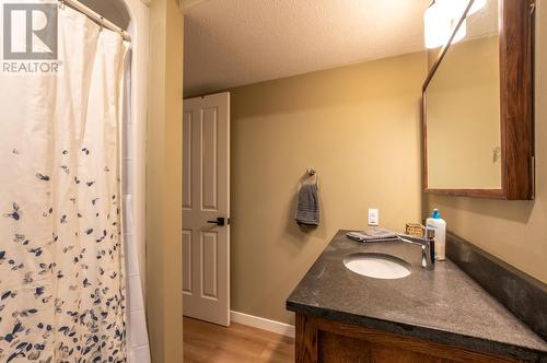 119 St Andrews Drive, Kaleden, BC - Indoor Photo Showing Bathroom