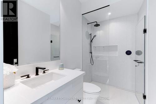 298 Strathcona Drive, Burlington, ON - Indoor Photo Showing Bathroom