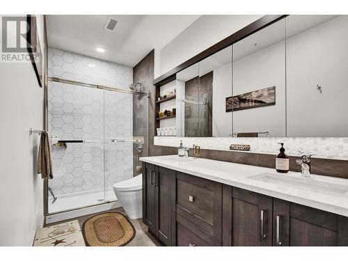 200 1087 6Th Avenue, Prince George, BC - Indoor Photo Showing Bathroom