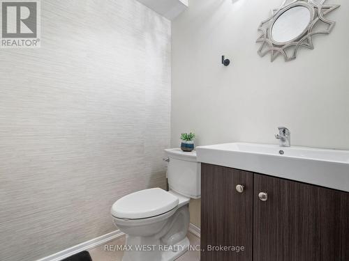 #8 -1564 Kerns Rd, Burlington, ON - Indoor Photo Showing Bathroom