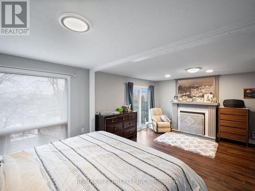 8 - 1564 Kerns Road, Burlington, ON - Indoor Photo Showing Bedroom