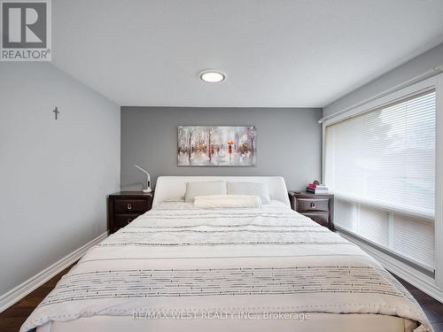 8 - 1564 Kerns Road, Burlington, ON - Indoor Photo Showing Bedroom