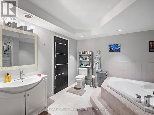 8 - 1564 Kerns Road, Burlington, ON - Indoor Photo Showing Bathroom