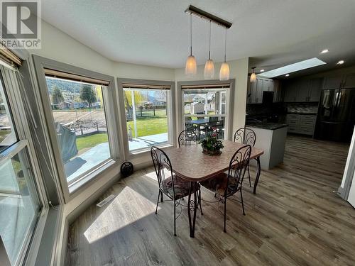 1448 Silver Sands Road, Sicamous, BC - Indoor Photo Showing Dining Room