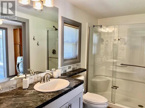 1448 Silver Sands Road, Sicamous, BC - Indoor Photo Showing Bathroom