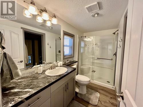 1448 Silver Sands Road, Sicamous, BC - Indoor Photo Showing Bathroom