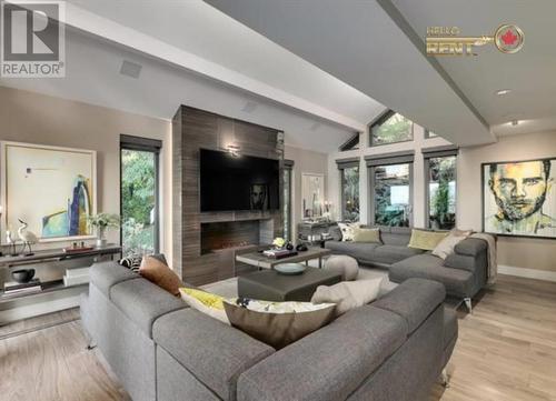 445 Mountain Drive, West Vancouver, BC - Indoor Photo Showing Living Room With Fireplace