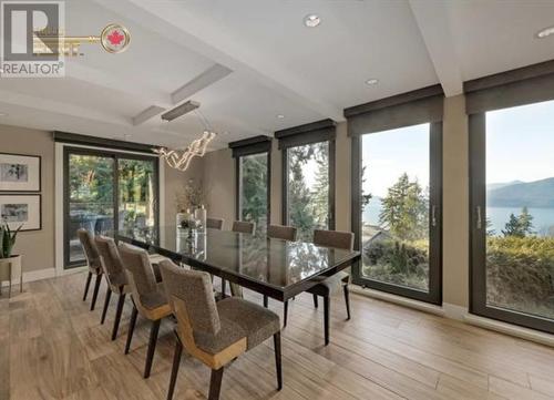 445 Mountain Drive, West Vancouver, BC - Indoor Photo Showing Dining Room