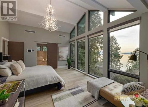 445 Mountain Drive, West Vancouver, BC - Indoor Photo Showing Bedroom