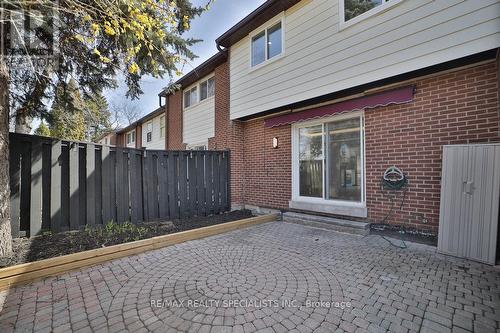 2094 Lakeshore Road W, Oakville, ON - Outdoor With Exterior