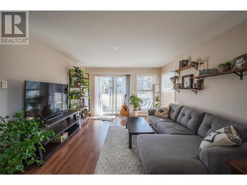 763 Government Street, Penticton, BC - Indoor Photo Showing Living Room