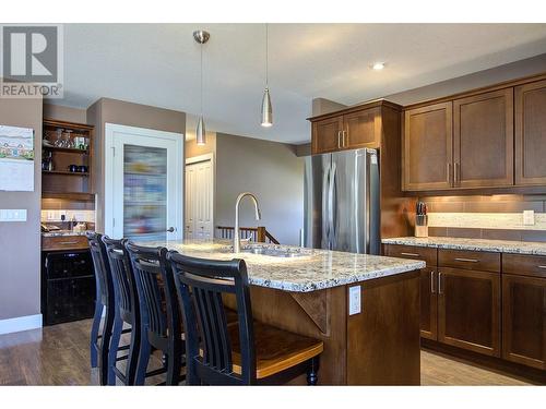 9823 Kinross Place, Coldstream, BC - Indoor Photo Showing Kitchen With Upgraded Kitchen