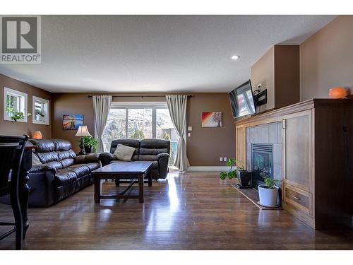 9823 Kinross Place, Coldstream, BC - Indoor Photo Showing Living Room With Fireplace