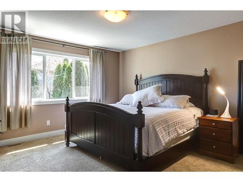 9823 Kinross Place, Coldstream, BC - Indoor Photo Showing Bedroom
