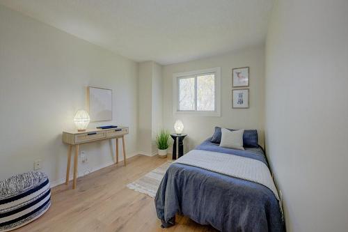 2470 Headon Forest Drive|Unit #27, Burlington, ON - Indoor Photo Showing Bedroom