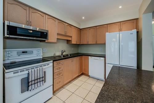 45 Swift Crescent, Guelph, ON - Indoor Photo Showing Kitchen With Double Sink