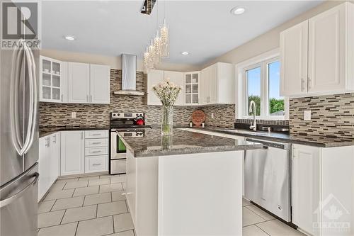 612 Chardonnay Drive, Ottawa, ON - Indoor Photo Showing Kitchen With Upgraded Kitchen