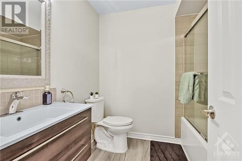 612 Chardonnay Drive, Ottawa, ON - Indoor Photo Showing Bathroom