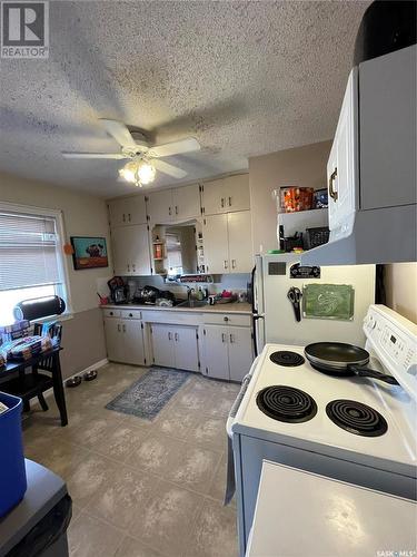 340 U Avenue S, Saskatoon, SK - Indoor Photo Showing Kitchen With Double Sink