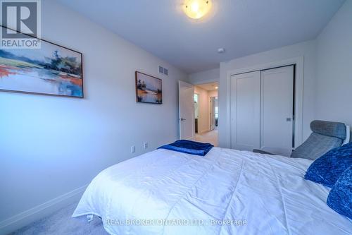 3293 Homestead Dr, Hamilton, ON - Indoor Photo Showing Bedroom