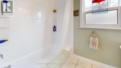 10 Argyle Street, London, ON - Indoor Photo Showing Bathroom