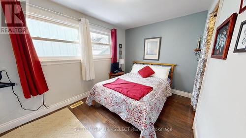 10 Argyle St, London, ON - Indoor Photo Showing Bedroom
