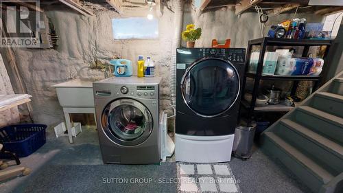 10 Argyle St, London, ON - Indoor Photo Showing Laundry Room
