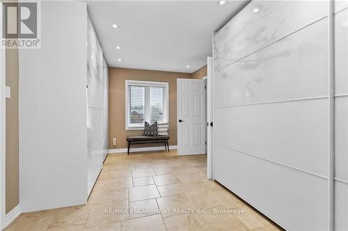 27 Meander Clse, Hamilton, ON - Indoor Photo Showing Other Room
