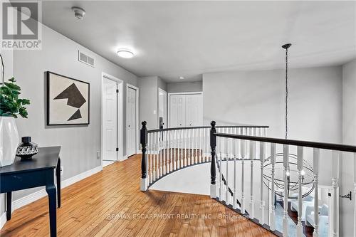 27 Meander Close, Hamilton, ON - Indoor Photo Showing Other Room