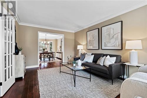 27 Meander Close, Hamilton, ON - Indoor Photo Showing Living Room