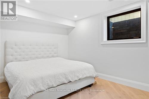 54 Bacon Lane, Pelham, ON - Indoor Photo Showing Bedroom